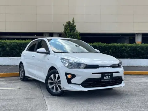 Kia Rio Hatchback LX Aut usado (2020) color Blanco precio $289,800