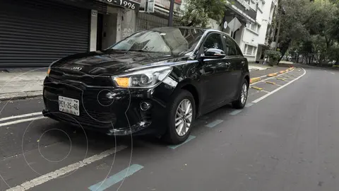 Kia Rio Hatchback EX usado (2018) color Negro precio $110,000