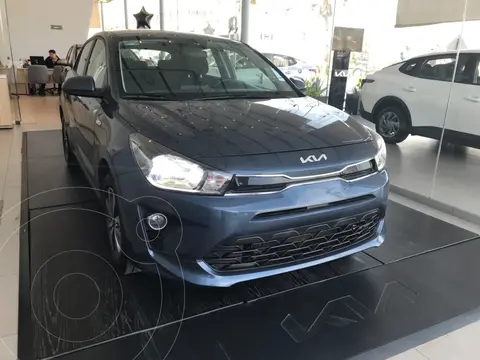 Kia Rio Hatchback LX Aut usado (2022) color AZUL SMOKE precio $276,100