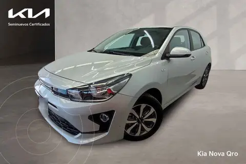 Kia Rio Hatchback LX usado (2022) color Plata financiado en mensualidades(enganche $81,478 mensualidades desde $6,994)