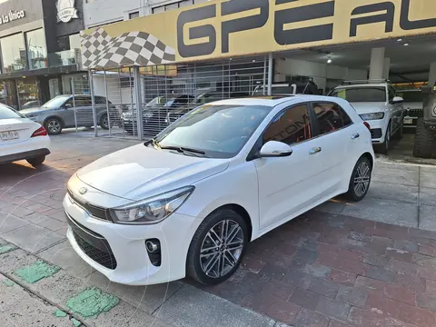 Kia Rio Hatchback EX Pack Aut usado (2020) color Blanco precio $258,000