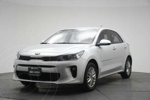 foto Kia Rio Hatchback LX usado (2020) color Plata precio $234,000