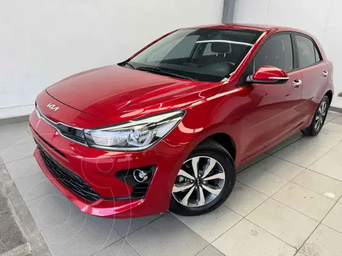 Kia Rio Hatchback EX Aut usado (2023) color Rojo financiado en mensualidades(enganche $83,112 mensualidades desde $7,135)