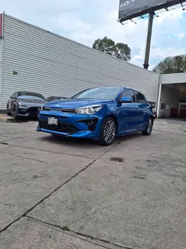 Kia Rio Hatchback S Pack usado (2021) color Azul precio $315,000