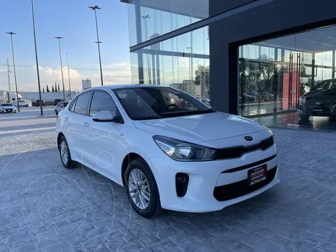 Kia Rio Hatchback LX usado (2020) color Blanco financiado en mensualidades(enganche $71,761 mensualidades desde $6,339)