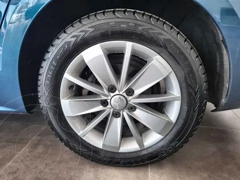 Kia Rio Hatchback LX Aut usado (2021) color Rojo precio $257,000