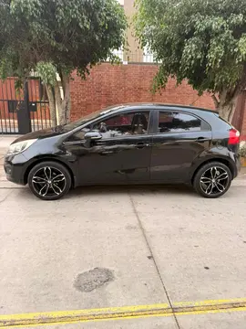 KIA Rio Hatchback 1.4L EX Full Luxe Aut usado (2013) color Negro precio u$s9,500