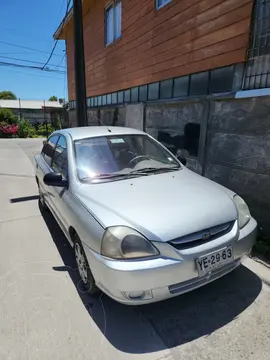 foto Kia Rio Look 1.3L usado (2005) color Plata precio $2.500.000