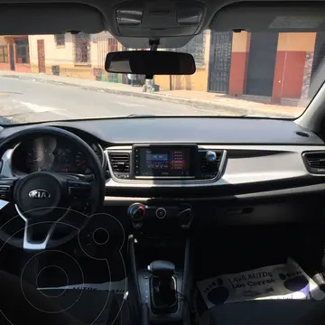 KIA Rio Sedan 1.4L Emotion Aut usado (2018) color Blanco precio $52.500.000