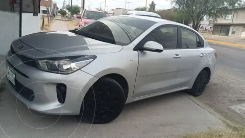 Kia Rio Sedan L usado (2020) color Plata precio $198,000