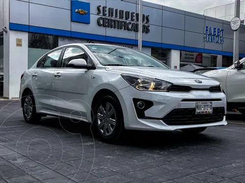 Kia Rio Sedan L Aut usado (2021) color Blanco precio $235,000