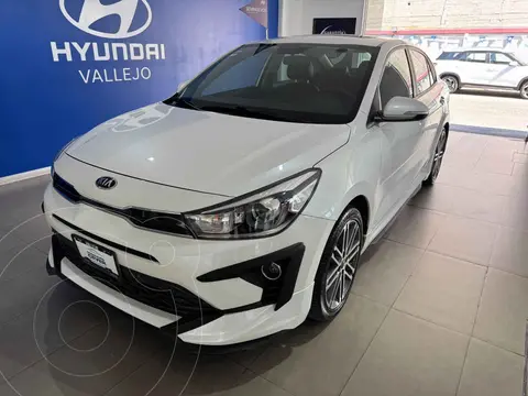 Kia Rio Sedan S Pack usado (2021) color Blanco precio $299,000