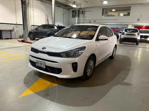 Kia Rio Sedan LX Aut usado (2019) color Blanco precio $222,000