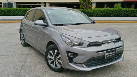 Kia Rio Sedan LX Aut usado (2023) color Gris financiado en mensualidades(enganche $68,354 mensualidades desde $7,865)