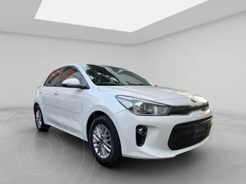 Kia Rio Sedan EX Aut usado (2018) color Blanco precio $215,000