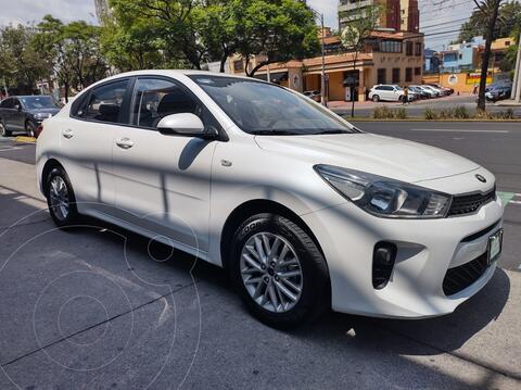 Kia Rio Sedan LX Aut usado (2020) color Blanco financiado en mensualidades(enganche $75,000 mensualidades desde $7,700)