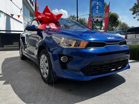 Kia Rio Sedan L  Aut usado (2023) color Azul financiado en mensualidades(enganche $89,870 mensualidades desde $3,781)