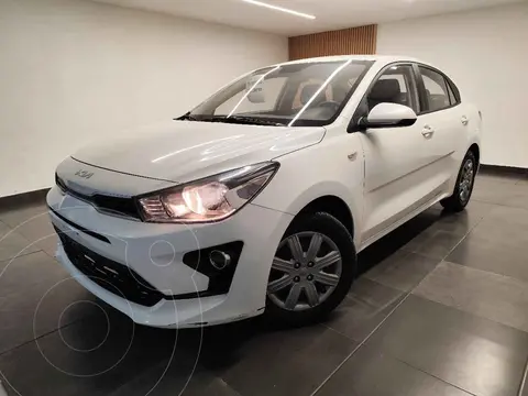 Kia Rio Sedan L  Aut usado (2023) color Blanco precio $247,000