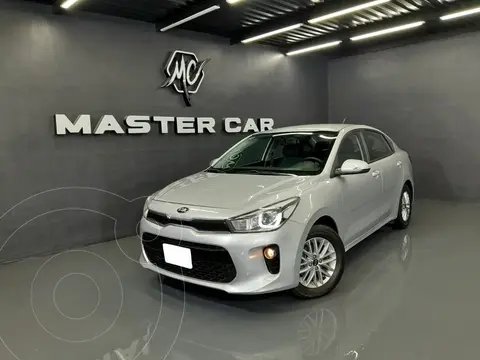 Kia Rio Sedan EX usado (2018) color plateado precio $219,000