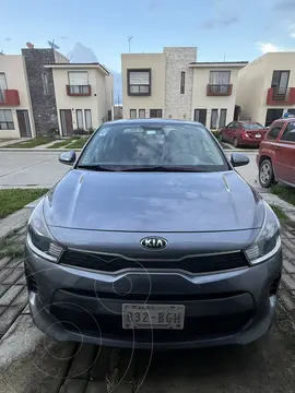 Kia Rio Sedan LX Aut usado (2020) color Gris Urbano precio $190,000