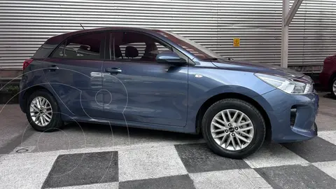 Kia Rio Sedan LX Aut usado (2020) color Azul Claro financiado en mensualidades(enganche $87,780 mensualidades desde $3,771)