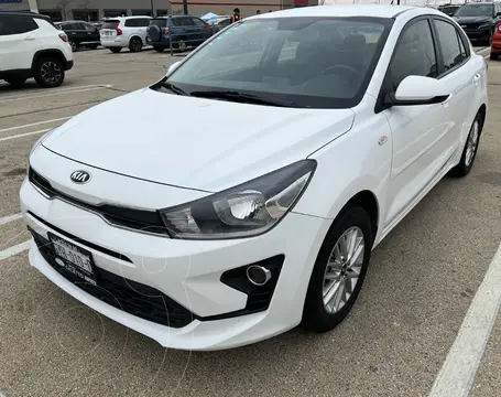 Kia Rio Sedan LX usado (2021) color Blanco precio $210,000