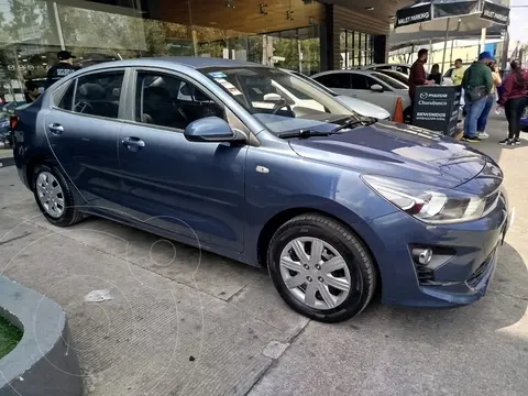 Kia Rio Sedan L  Aut usado (2022) color Azul Zinc precio $257,000