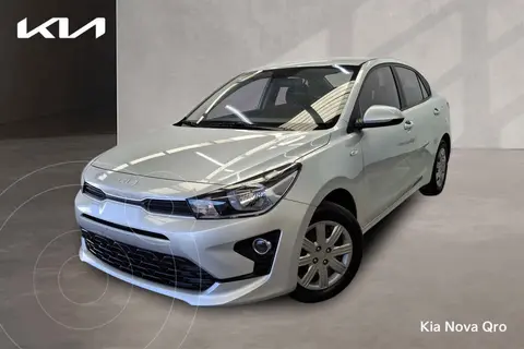 Kia Rio Sedan L usado (2023) color Plata precio $268,000