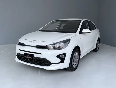 Kia Rio Sedan L usado (2022) color Blanco precio $209,000