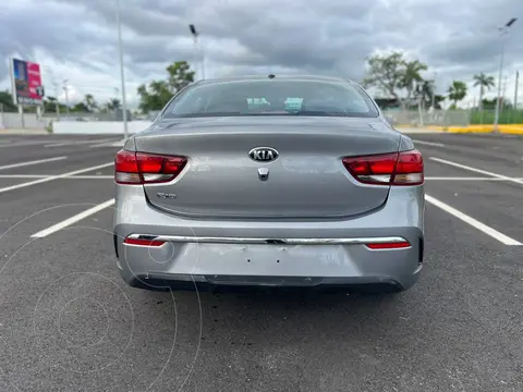 Kia Rio Sedan LX Aut usado (2021) color Gris Oscuro financiado en mensualidades(enganche $52,800 mensualidades desde $6,422)