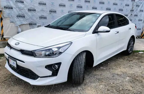 Kia Rio Sedan EX Aut usado (2021) color Blanco financiado en mensualidades(enganche $84,975 mensualidades desde $8,285)
