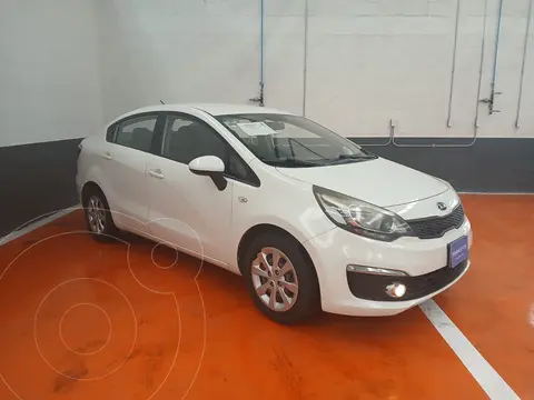 Kia Rio Sedan LX usado (2017) color Blanco precio $165,000