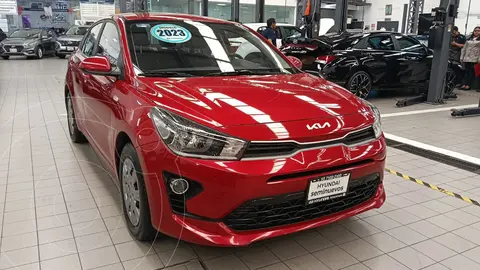 Kia Rio Sedan L  Aut usado (2023) color Rojo precio $219,900