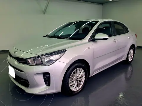 Kia Rio Sedan LX Aut usado (2020) color Plata precio $265,000