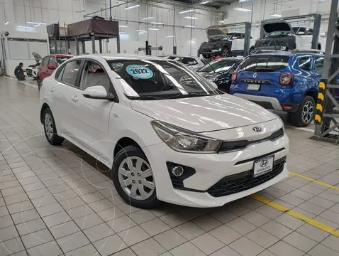 Kia Rio Sedan L  Aut usado (2022) color Blanco precio $210,000