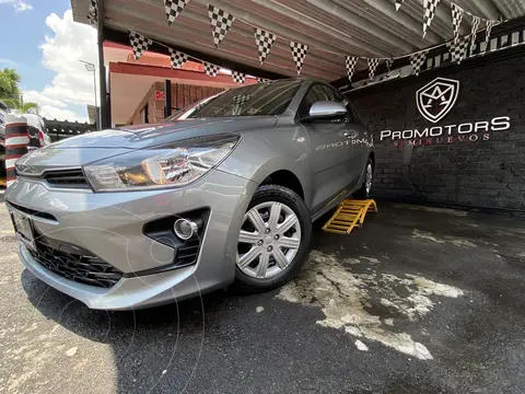Kia Rio Sedan L  Aut usado (2022) color Gris precio $234,900