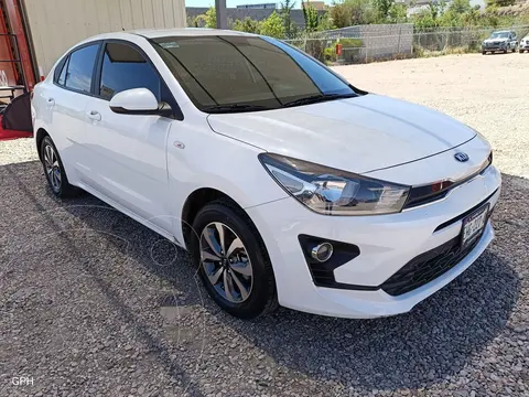Kia Rio Sedan LX usado (2021) color Blanco precio $228,000