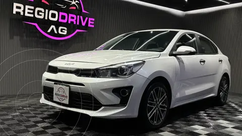 Kia Rio Sedan EX Aut usado (2022) color Blanco Perla precio $315,000