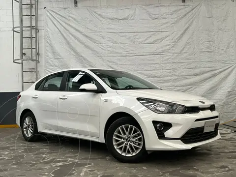 Kia Rio Sedan LX Aut usado (2021) color Blanco precio $250,000