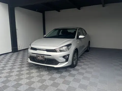 Kia Rio Sedan LX Aut usado (2022) color plateado precio $274,000