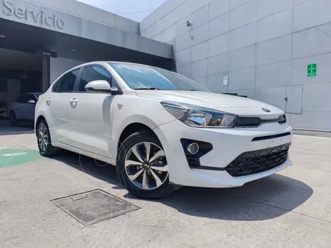Kia Rio Sedan LX Aut usado (2021) color Blanco precio $250,000
