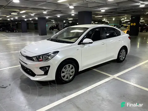 Kia Rio Sedan L  Aut usado (2023) color Blanco precio $270,000