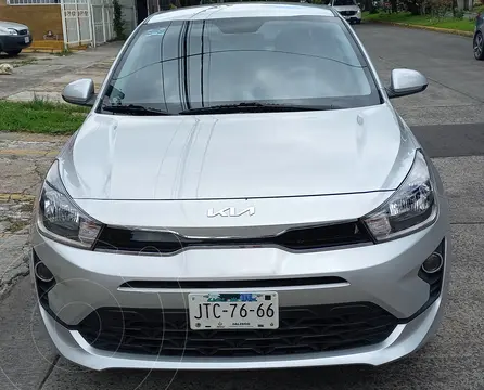 Kia Rio Sedan LX usado (2022) color Plata precio $264,000