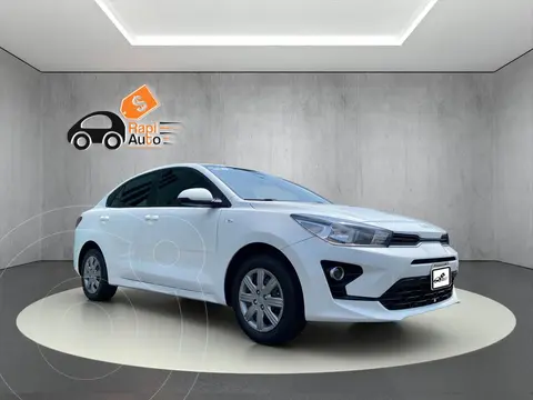 Kia Rio Sedan L usado (2023) color Blanco precio $218,200