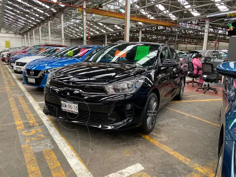 Kia Rio Sedan EX usado (2020) color Azul Zinc financiado en mensualidades(enganche $65,000 mensualidades desde $7,000)