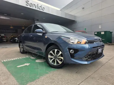 Kia Rio Sedan LX usado (2023) color Azul financiado en mensualidades(enganche $65,436 mensualidades desde $7,529)