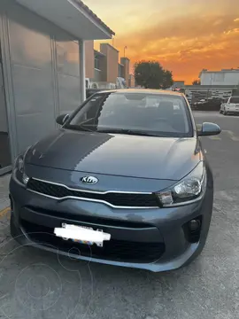 Kia Rio Sedan LX usado (2018) color Gris Urbano precio $199,900