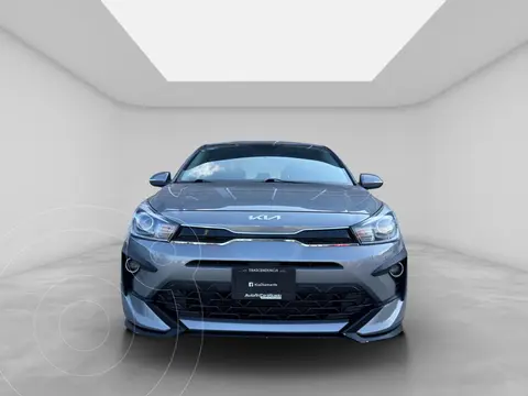Kia Rio Sedan S Pack usado (2023) color Gris Oscuro financiado en mensualidades(enganche $60,500 mensualidades desde $7,359)