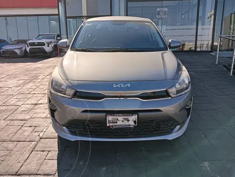 Kia Rio Sedan LX Aut usado (2022) color Gris precio $260,000