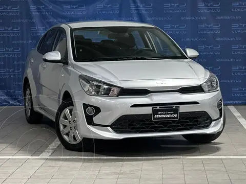Kia Rio Sedan LX Aut usado (2023) color plateado precio $249,800